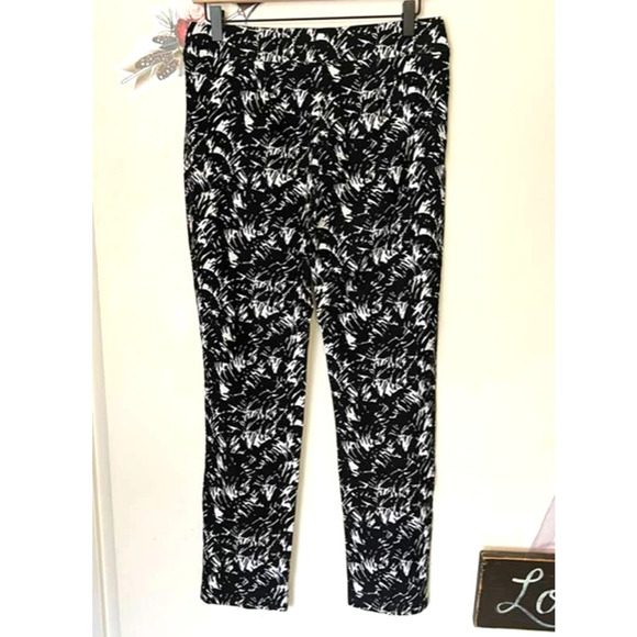 CHICO'S SIZE 0 XS/4 TRAVELERS BLACK & WHITE SLIM LEG KNIT PANTS - Picture 5 of 7